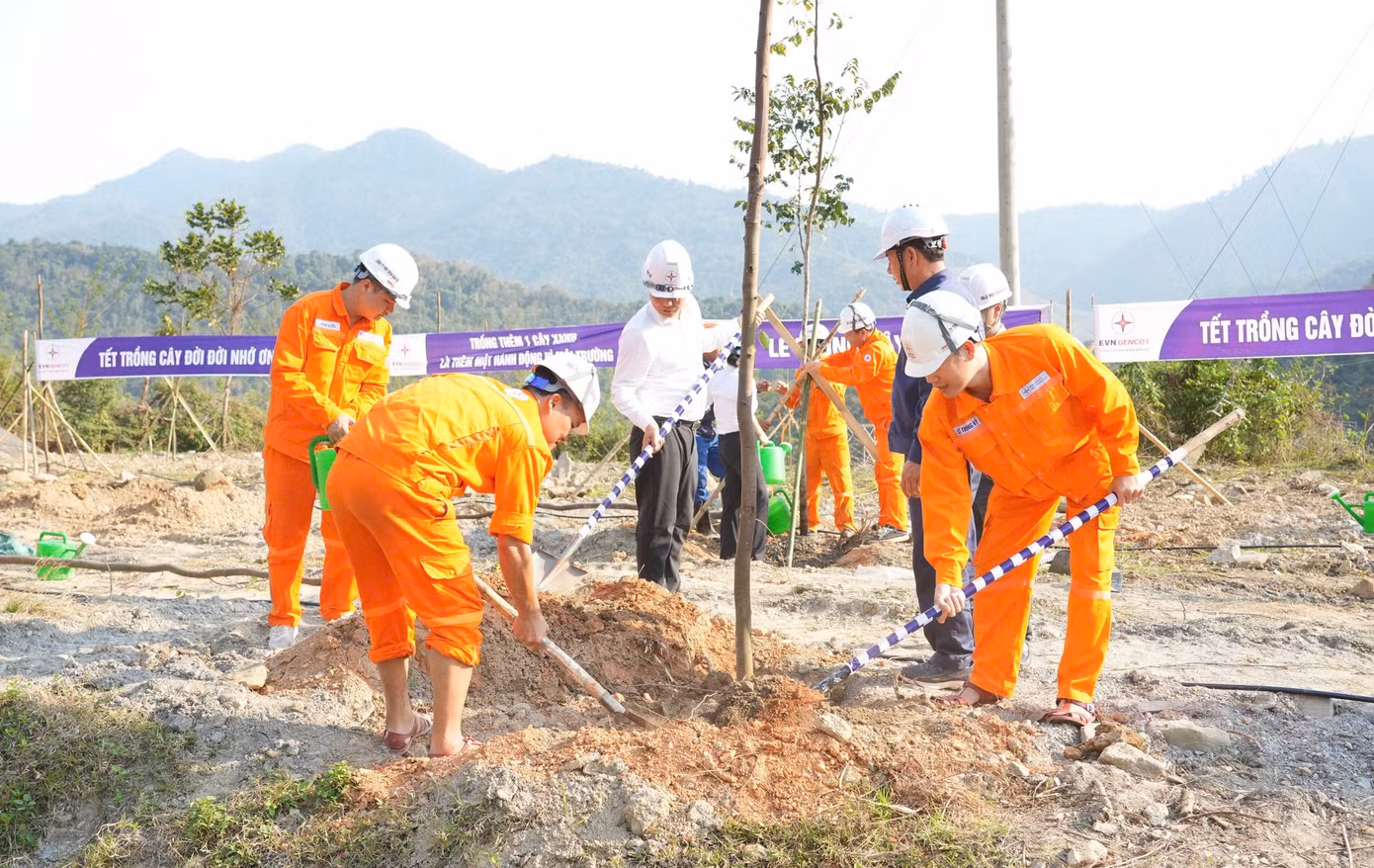 Công ty Thủy điện Bản Vẽ tổ chức trồng cây xanh để hưởng ứng "Tết trồng cây" đời đời nhớ ơn Chủ tịch Hồ Chí Minh và thực hiện "Chương trình trồng 1 tỷ cây xanh vì một Việt Nam xanh" do Thủ tướng Chính phủ phát động. Công ty Thủy điện Bản Vẽ tổ chức trồng cây xanh để hưởng ứng "Tết trồng cây" đời đời nhớ ơn Chủ tịch Hồ Chí Minh và thực hiện "Chương trình trồng 1 tỷ cây xanh vì một Việt Nam xanh" do Thủ tướng Chính phủ phát động.