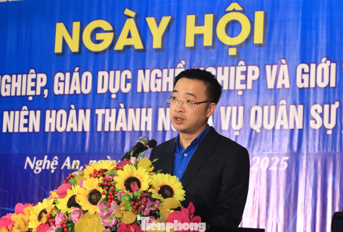 Anh Nguyễn Tường Lâm - Bí thư Ban Chấp hành T.Ư Đoàn, Chủ tịch T.Ư Hội Liên hiệp Thanh niên Việt Nam phát biểu khai mạc ngày hội. Anh Nguyễn Tường Lâm - Bí thư Ban Chấp hành T.Ư Đoàn, Chủ tịch T.Ư Hội Liên hiệp Thanh niên Việt Nam phát biểu khai mạc ngày hội.