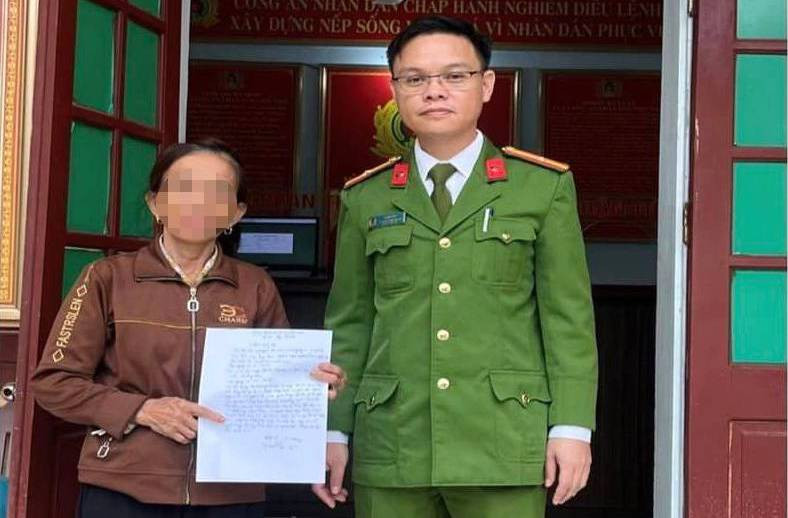 Bà N.T.S. viết thư cảm ơn gửi Công an xã Nghĩa Trung (huyện Nghĩa Đàn, Nghệ An) vì đã giúp mình không bị lừa mất số tiền lớn. Bà N.T.S. viết thư cảm ơn gửi Công an xã Nghĩa Trung (huyện Nghĩa Đàn, Nghệ An) vì đã giúp mình không bị lừa mất số tiền lớn.