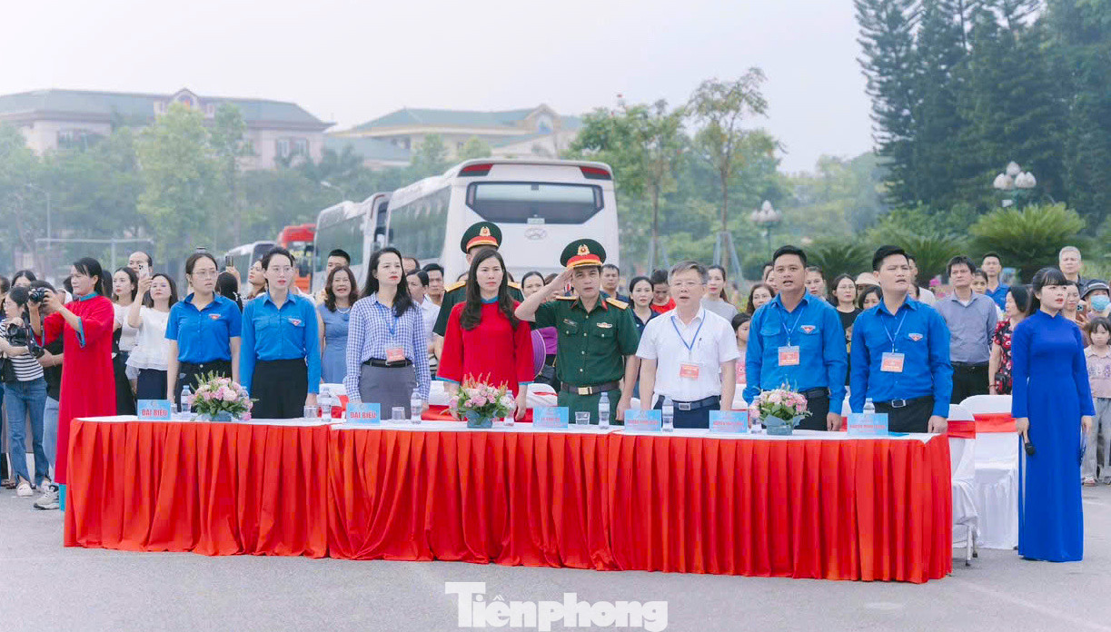 Các đại biểu tham dự chương trình.