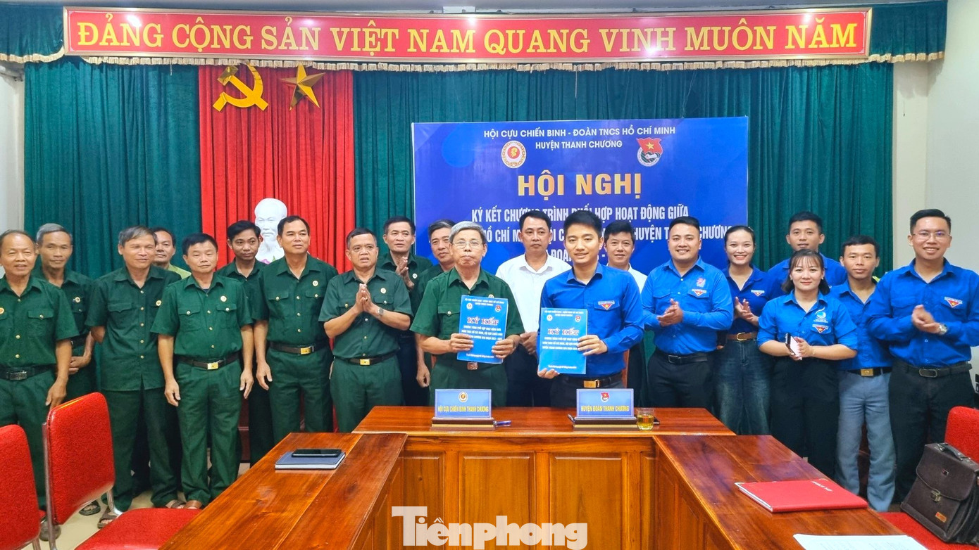 Cùng thời điểm này, các cấp Hội Cựu chiến binh và Đoàn Thanh niên cơ sở tham dự hội nghị trực tuyến cũng tiến hành ký kết Chương trình phối hợp hành động giai đoạn 2023 - 2028.