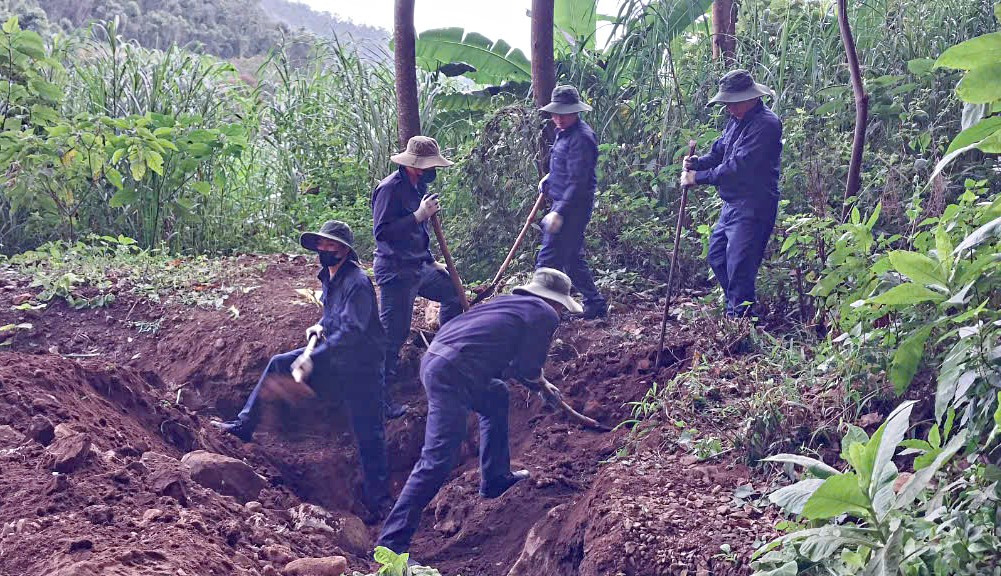 Sau gần 1 tháng tìm kiếm, Đội Quy tập đã tìm thấy 9 hài cốt liệt sĩ và chuyên gia Việt Nam hy sinh tại Lào. Sau gần 1 tháng tìm kiếm, Đội Quy tập đã tìm thấy 9 hài cốt liệt sĩ và chuyên gia Việt Nam hy sinh tại Lào.