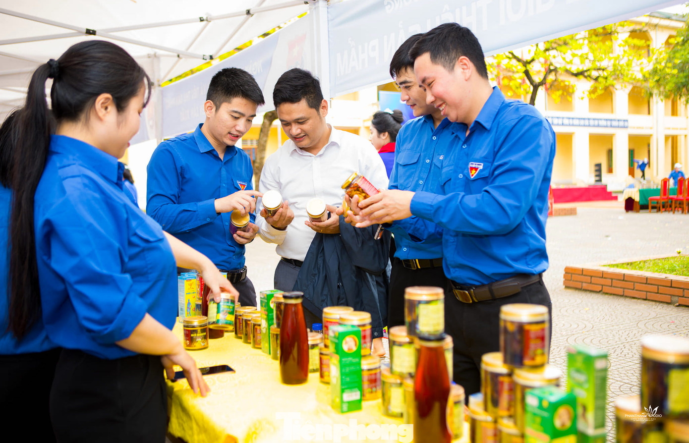 Tổ chức nhiều chương trình hướng nghiệp, tư vấn việc làm cho đoàn viên thanh niên, giới thiệu các sản phẩm OCOP trên địa bàn để thúc đẩy sản xuất, phát triển kinh tế.