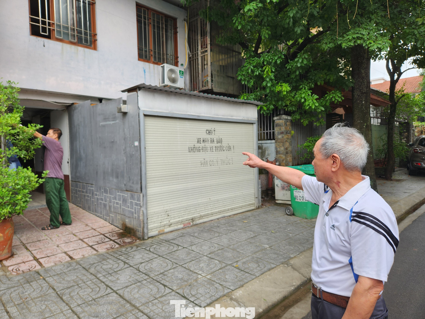 ...Và một hộ dân khác mua làm gara để xe cá nhân gây bức xúc dư luận.