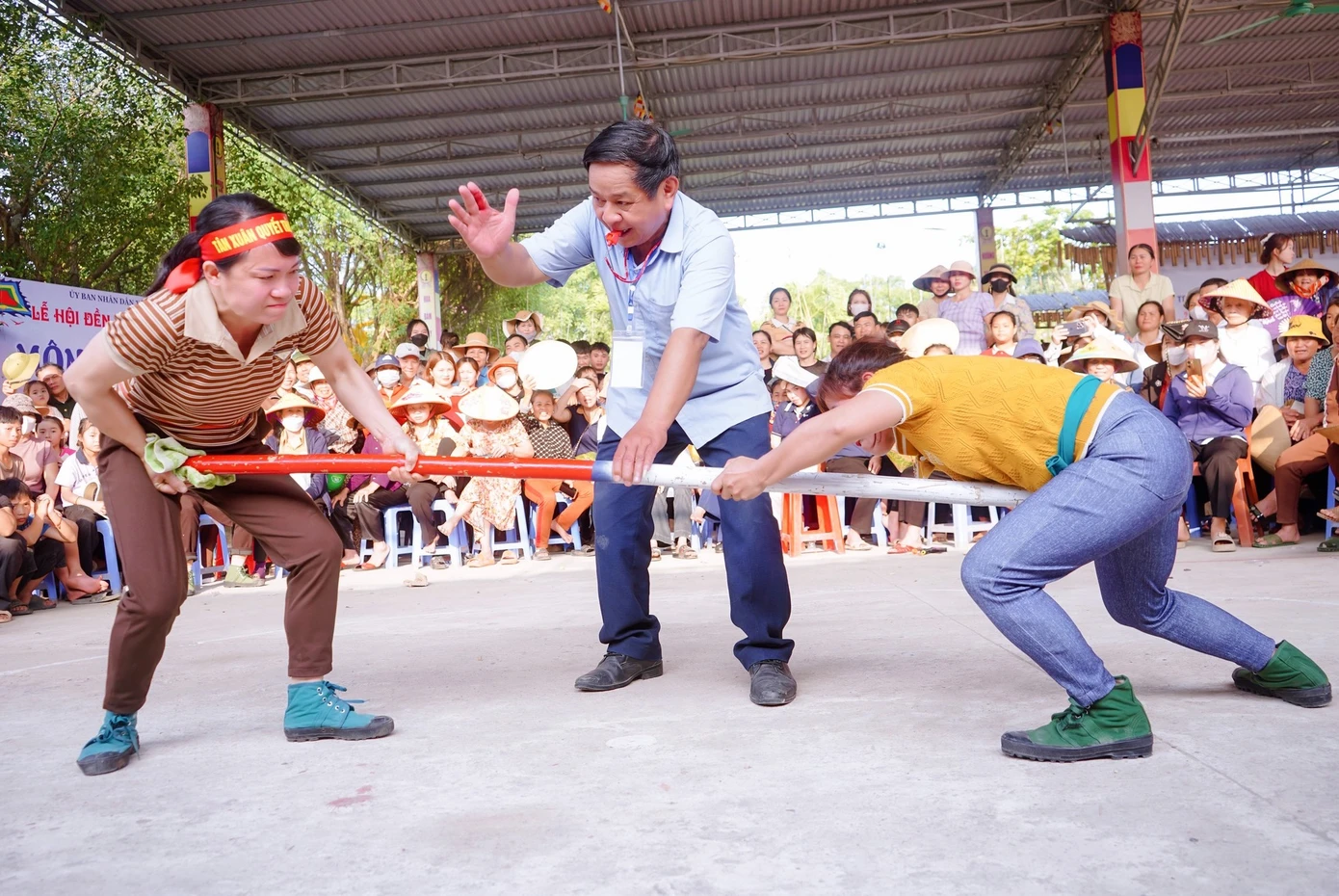 Lễ hội Đền Chùa Gám (Nghệ An) được diễn ra từ ngày 13-17/2 âm lịch. Đây là nơi duy nhất kết hợp giữa Đền - Chùa trong cùng một khuôn viên, tạo thành quần thể tâm linh tín ngưỡng tôn giáo độc đáo ở Nghệ An.