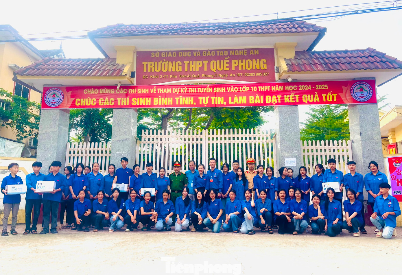 Để kịp thời hướng dẫn, hỗ trợ thí sinh tham gia tuyển sinh vào lớp 10, trước đó Ban Thường vụ Tỉnh Đoàn Nghệ An đã xây dựng Kế hoạch tổ chức chương trình “Tiếp sức mùa thi” năm 2024. Trong đó, tại các điểm thi tuyển đều bố trí các đội hình thanh niên tình nguyện tiếp sức mùa thi.