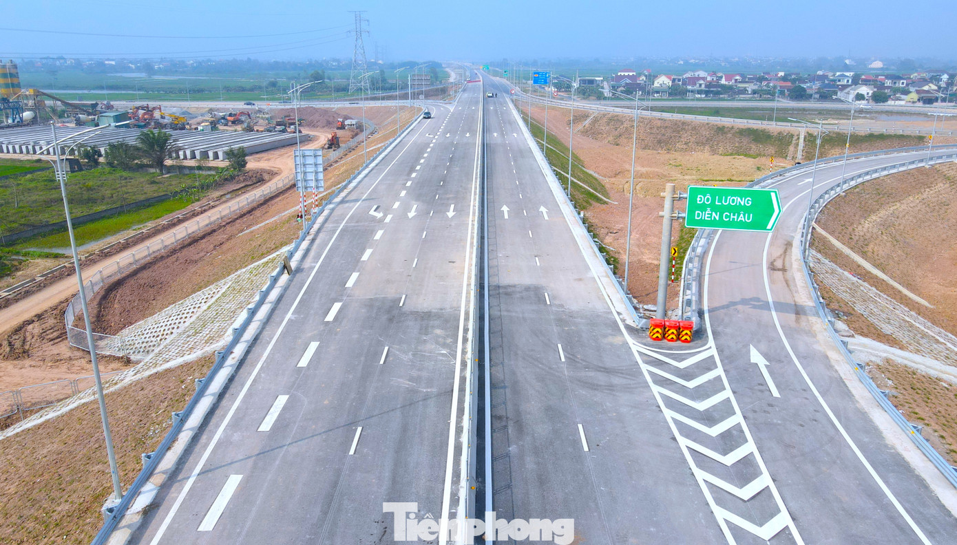 Điểm đầu của dự án tiếp nối dự án cao tốc đoạn Nghi Sơn - Diễn Châu tại nút giao Quốc lộ 7, đoạn qua địa bàn xã Diễn Cát (huyện Diễn Châu, Nghệ An).