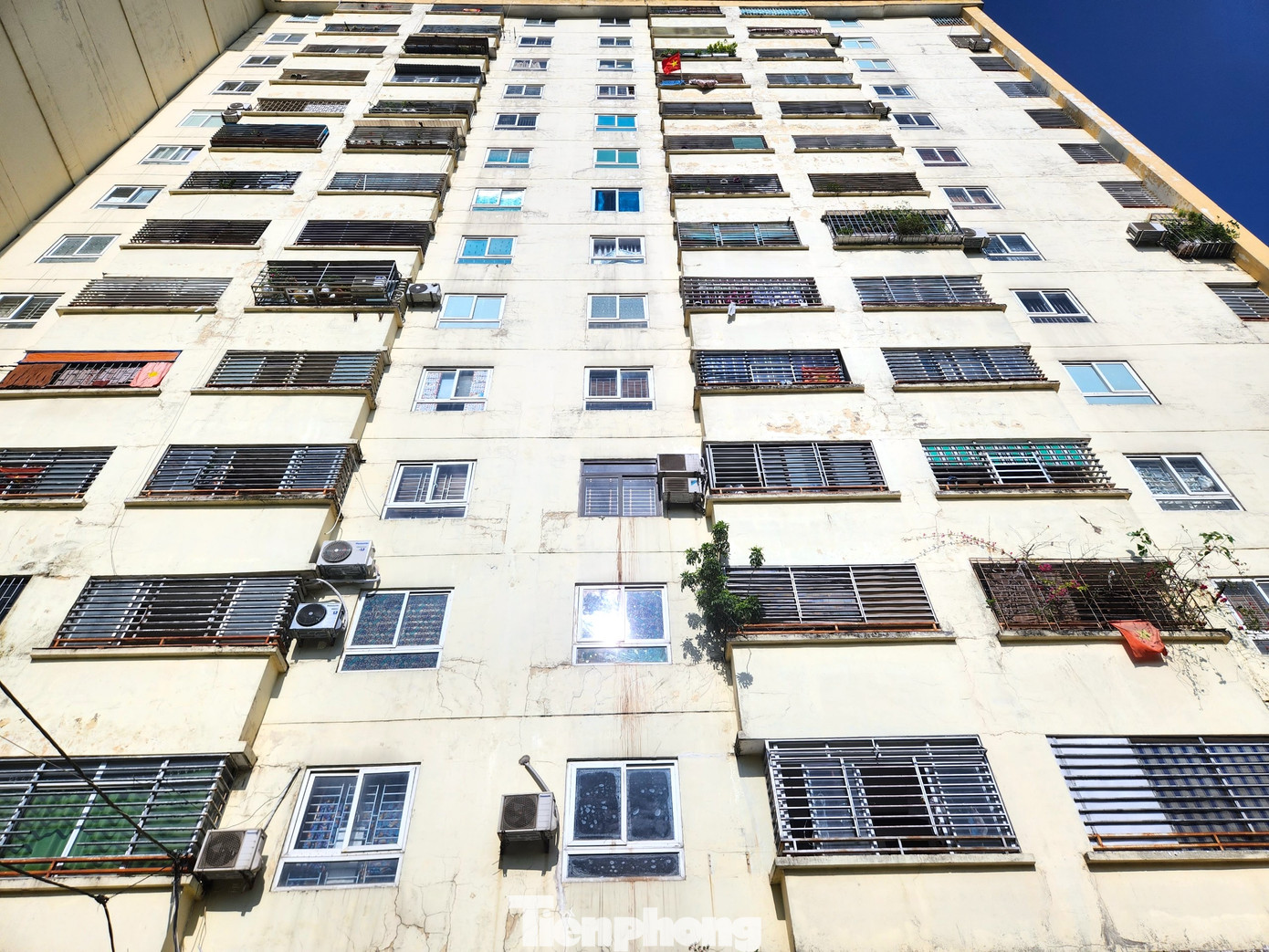 Những chiếc "chuồng cọp" sẽ giúp các gia đình tăng thêm diện tích sử dụng. Tuy nhiên, khi không may xảy ra sự cố, cháy nổ, chính những chiếc "chuồng cọp" sẽ gây cản trở lực lượng chức năng tiếp cận cứu hộ cứu nạn và ngăn lối thoát nạn của những thành viên trong gia đình.