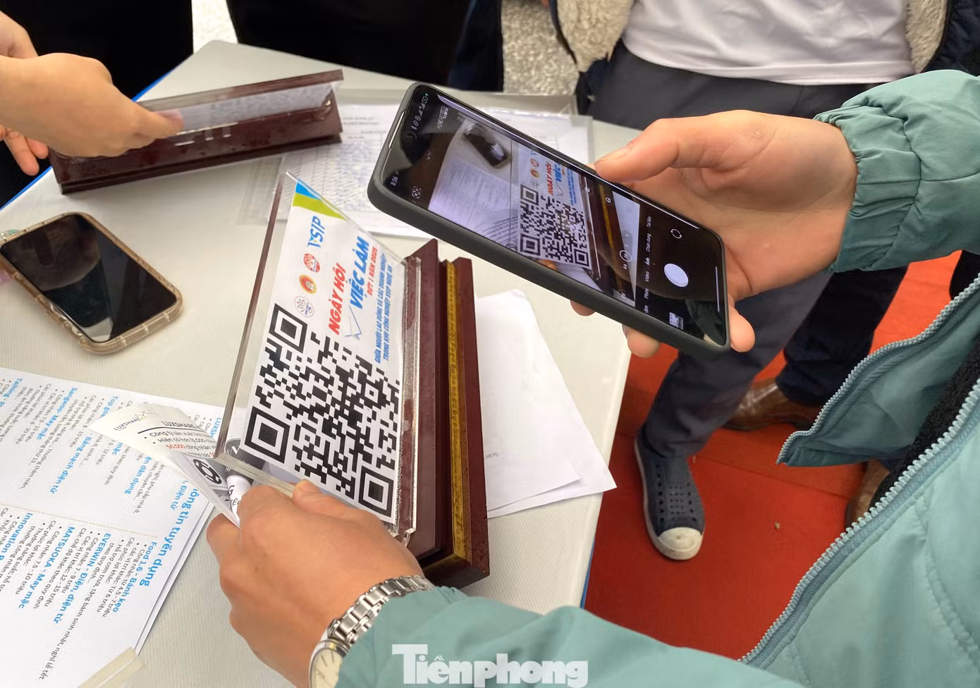 Thông tin về ngày hội được tích hợp trên mã QR để người lao động đăng ký và tìm hiểu ngay trên chiếc điện thoại cá nhân.