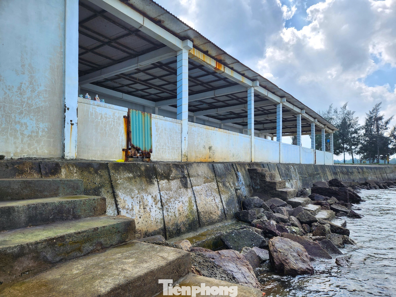 Hạng mục kè biển và nhà hàng Lan Châu dưới chân đảo được xác định là 2 hạng mục sai phạm lớn của dự án. Hạng mục kè biển và nhà hàng Lan Châu dưới chân đảo được xác định là 2 hạng mục sai phạm lớn của dự án.