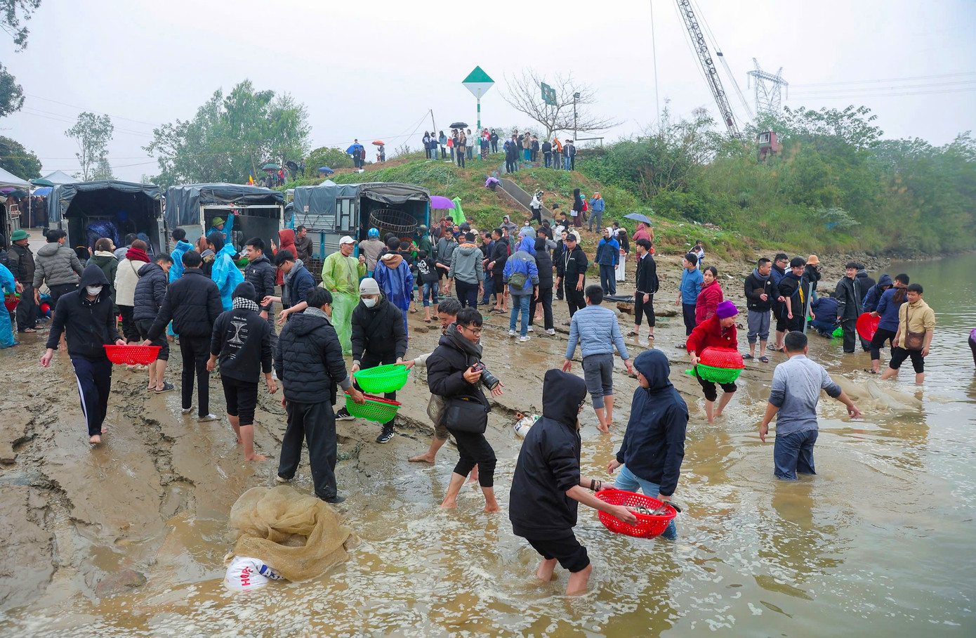 Theo quan niệm của Phật giáo, phóng sinh là thiện hạnh vô cùng cao đẹp. Phóng sinh cũng làm tái tạo nguồn lợi thủy sản, giúp cân bằng sinh thái, góp phần thúc đẩy bảo vệ môi trường.
