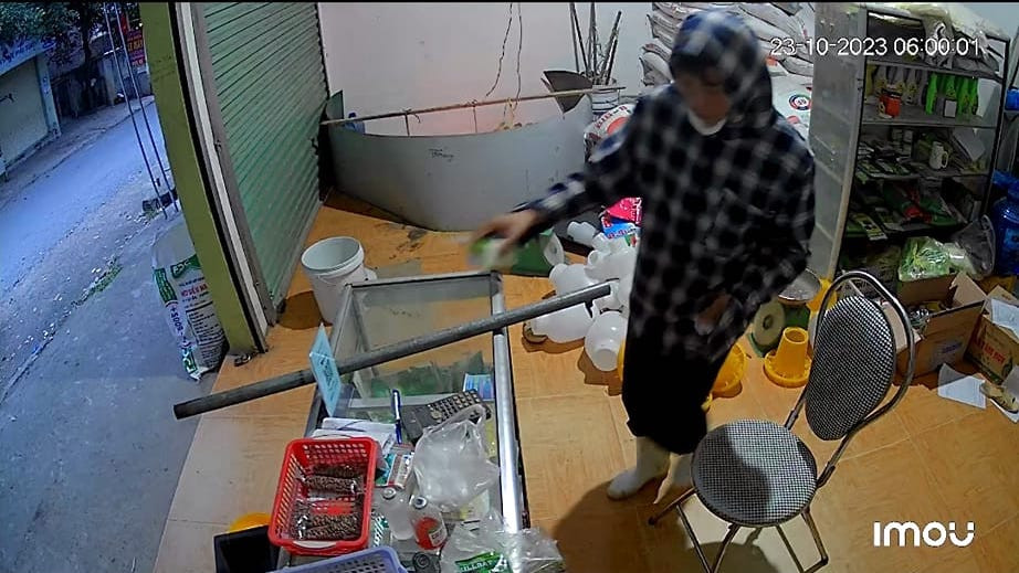 Trích xuất camera thời điểm Vượng đi tiêm thuốc thú y trước khi mất tích.