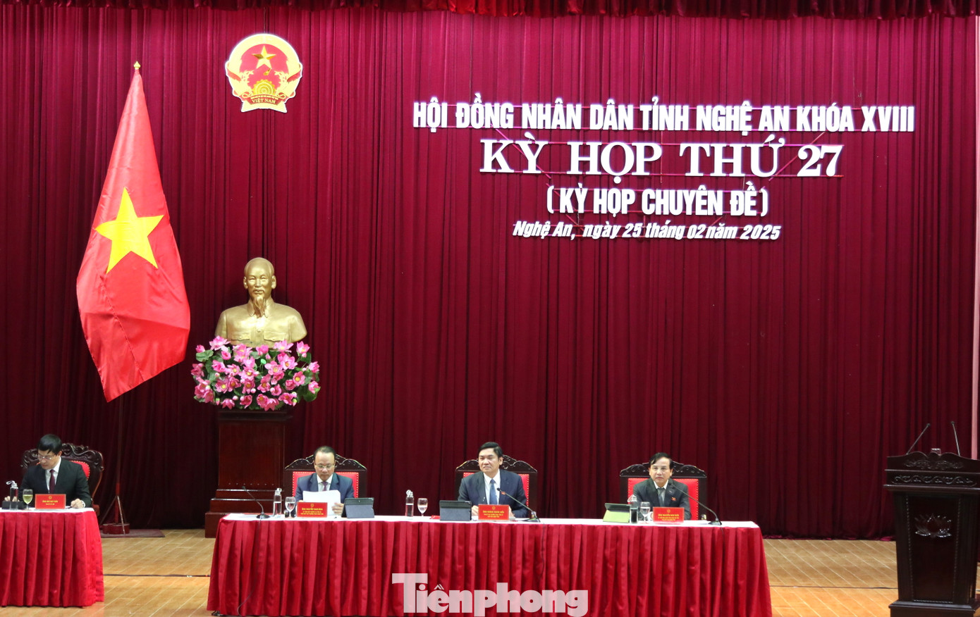 Chủ trì kỳ họp 27 Hội đồng nhân dân tỉnh Nghệ An. Chủ trì kỳ họp 27 Hội đồng nhân dân tỉnh Nghệ An.