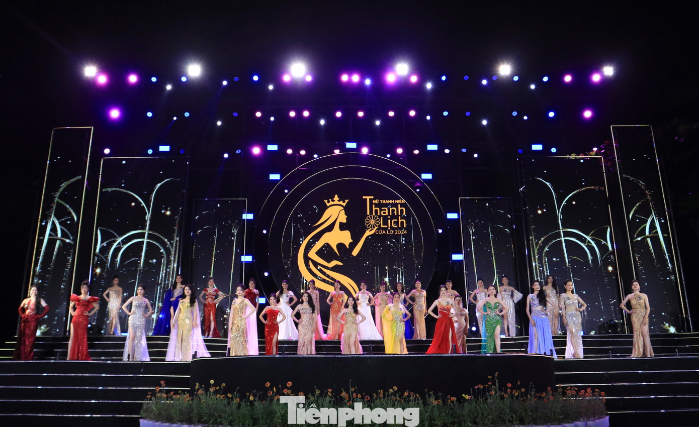 Tối 6/4, tại Công viên Hoa Cúc Biển, UBND thị xã Cửa Lò (tỉnh Nghệ An) đã tổ chức Chương trình khai mạc lễ hội “Hoa Cúc Biển” và Chung kết cuộc thi &quot;Nữ thanh niên thanh lịch Cửa Lò&quot; năm 2024.