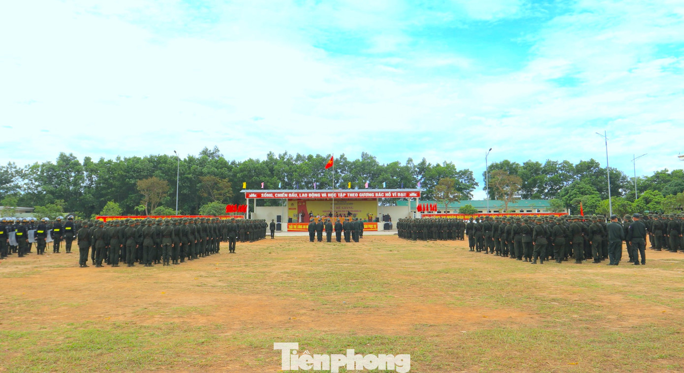 Ngày 27/5, Trung đoàn Cảnh sát cơ động (CSCĐ) Bắc Trung Bộ thuộc Bộ Tư lệnh CSCĐ - Bộ Công an tổ chức lễ bế giảng khóa huấn luyện công dân thực hiện nghĩa vụ tham gia CAND năm 2024.