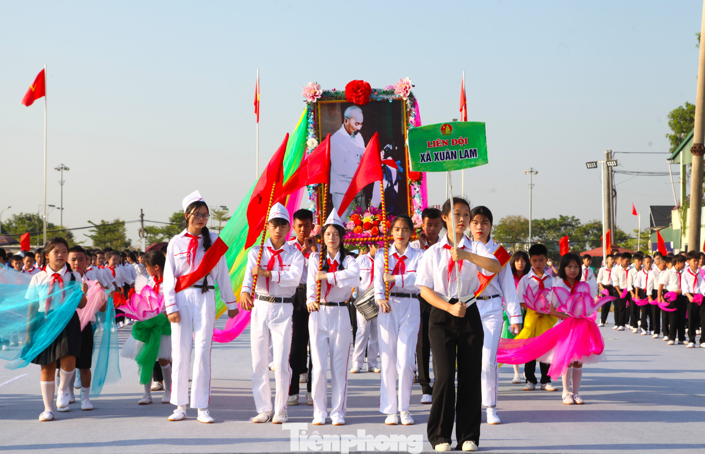 Nhiều tiết mục đặc sắc, ấn tượng do các em thiếu niên nhi đồng các xã biểu diễn.