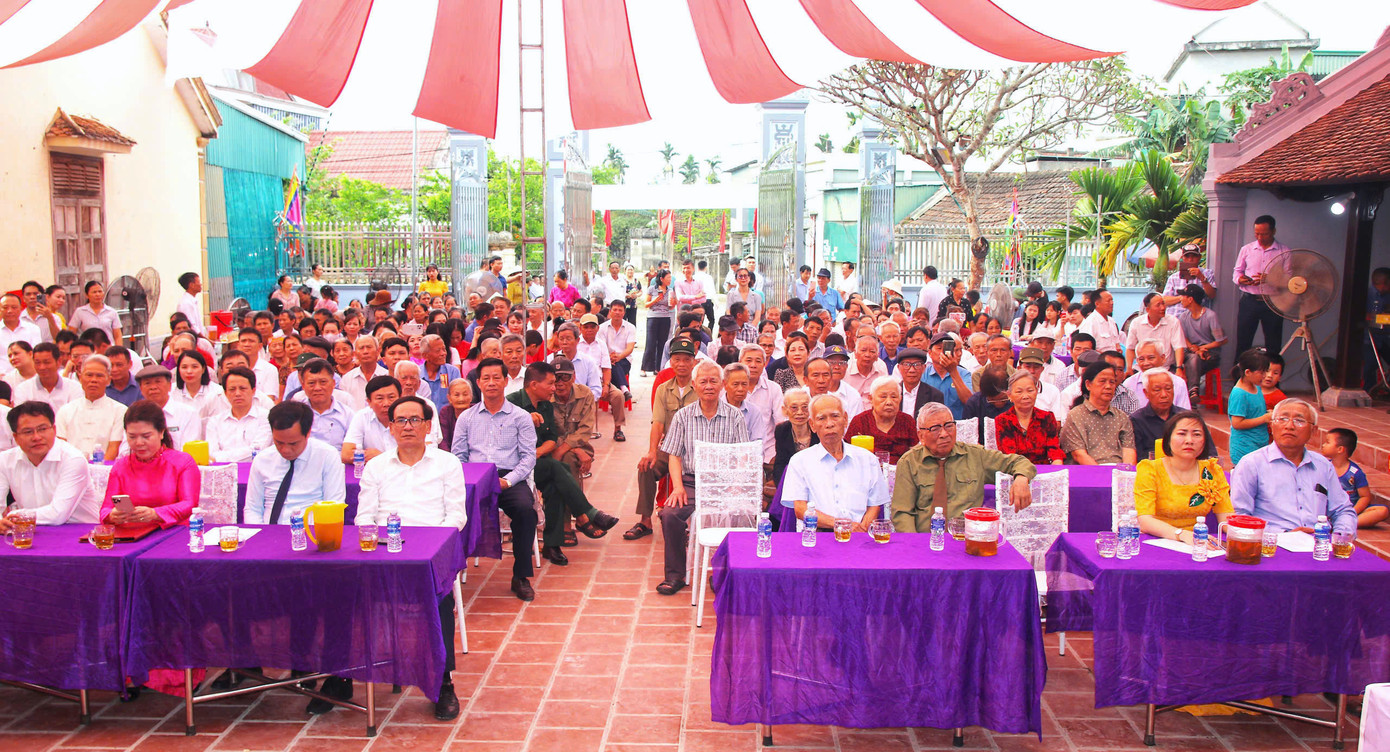 Chương trình có sự tham gia đông đảo của lãnh đạo các Sở, ngành địa phương, các tổ chức và người dân. Chương trình có sự tham gia đông đảo của lãnh đạo các Sở, ngành địa phương, các tổ chức và người dân.