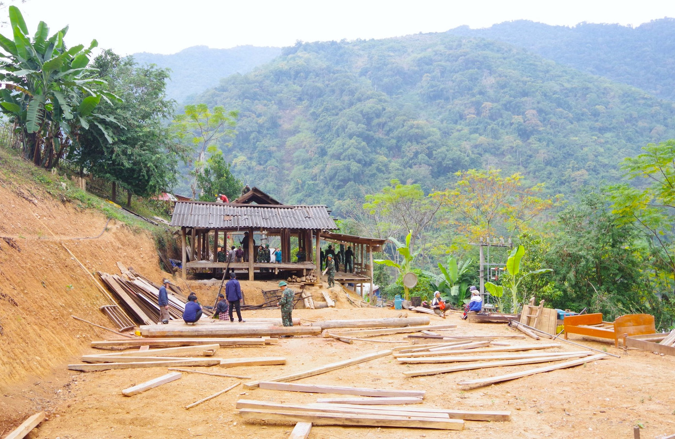 Đến thời điểm hiện tại, đã có hơn 40 nhà dân đã được tháo dỡ và đưa đến khu tái định cư. (Ảnh: Trọng Kiên Châu Khang).