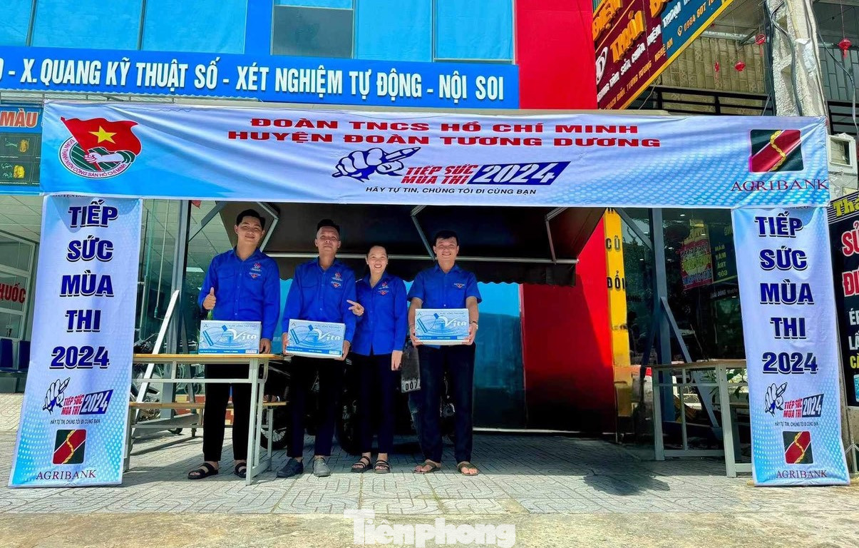 Tại huyện Tương Dương, những ngày qua các đoàn viên thanh niên đã tổ chức nhiều điểm để tiếp sức cho các sĩ tử tham dự kỳ thi tuyển sinh lớp 10.