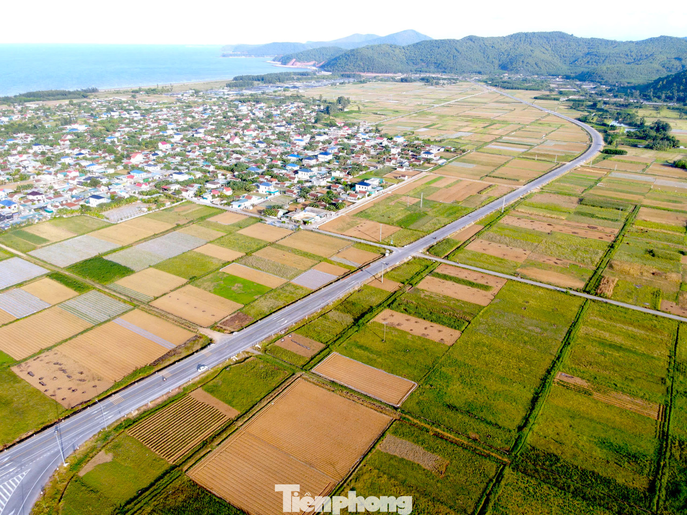 Tuyến đường đi qua 5 huyện thị của tỉnh Nghệ An. Tuyến đường đi qua 5 huyện thị của tỉnh Nghệ An.