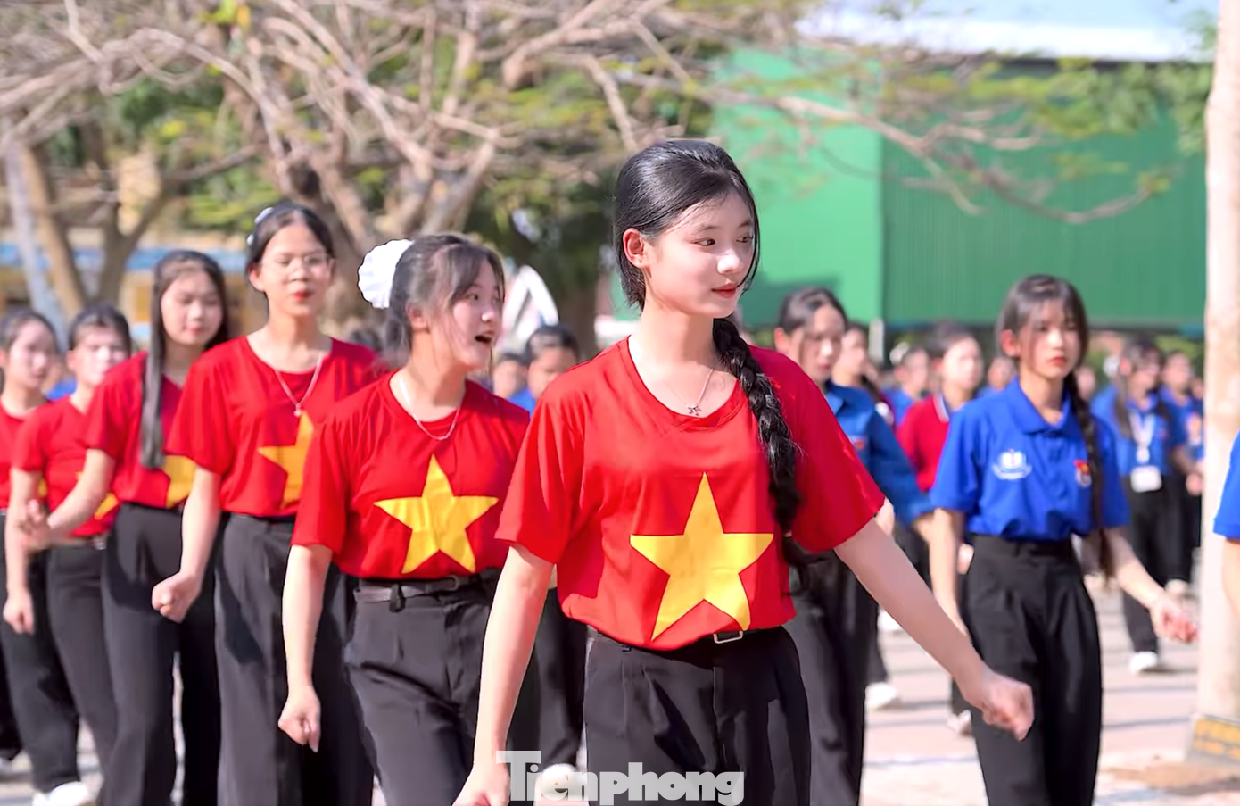 Những bước nhảy trẻ trung, giai điệu sôi động và tinh thần đồng đội cháy bỏng đã làm nên một ngày hội đầy màu sắc, năng lượng và cảm xúc. Các đội thi cũng đã mang đến những màn trình diễn độc đáo, sáng tạo, thể hiện sự gắn kết, nhiệt huyết và bản lĩnh của tuổi trẻ.