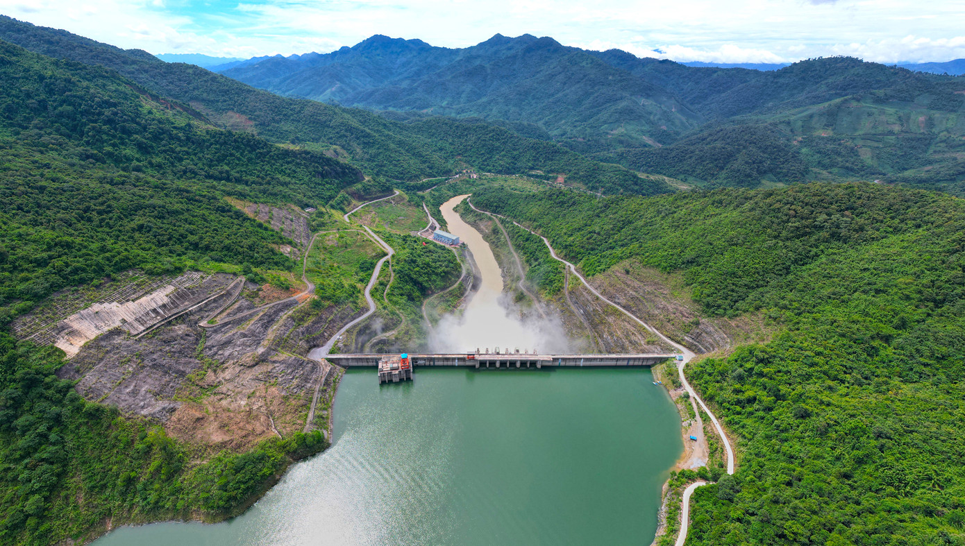 Theo Nhà máy Thủy điện Bản Vẽ, hiện tại mực nước trong hồ ở mức 193,8m. Lúc 9h ngày 5/9, lưu lượng nước về hồ Bản Vẽ là 274m3/s. Dự báo trong 24h tới, lưu lượng nước về hồ lớn nhất có khả năng ở mức 350m3/s đến 380m3/s. (Ảnh: Trần Linh Chi).