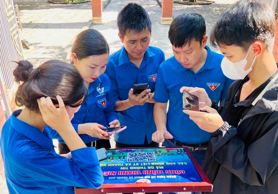 Các đoàn viên thanh niên trên toàn huyện Thanh Chương tổ chức làm sạch các tuyến đường giao thông nông thôn; thu hoạch nông sản giúp các hộ gia đình neo người có hoàn cảnh khó khăn; Ra mắt công trình thanh niên số hóa thông tin các anh hùng liệt sĩ tại nghĩa trang liệt sỹ xã Thanh Hòa; Tổ chức chương trình Bát cháo tình thương tại bệnh viện đa khoa huyện Thanh Chương. Các đoàn viên thanh niên trên toàn huyện Thanh Chương tổ chức làm sạch các tuyến đường giao thông nông thôn; thu hoạch nông sản giúp các hộ gia đình neo người có hoàn cảnh khó khăn; Ra mắt công trình thanh niên số hóa thông tin các anh hùng liệt sĩ tại nghĩa trang liệt sỹ xã Thanh Hòa; Tổ chức chương trình Bát cháo tình thương tại bệnh viện đa khoa huyện Thanh Chương.