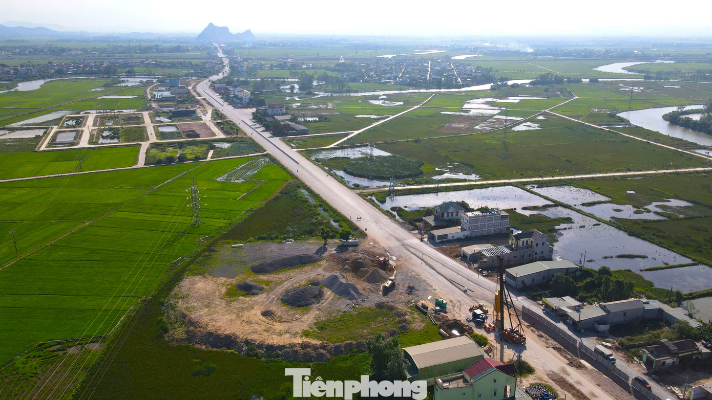 Dự án nâng cấp quốc lộ 7 được Bộ GTVT phê duyệt vào tháng 3/2022 và chính thức khởi công tháng 9/2022. Dự án có mức đầu tư hơn 1.300 tỉ đồng với tổng chiều dài 27,5km đi qua các huyện Diễn Châu, Yên Thành và Đô Lương của tỉnh Nghệ An. Dự án chia làm 3 gói thầu dự kiến hoàn thành vào cuối năm 2023. Tuy nhiên dự án chậm tiến độ, không thể hoàn thành theo kế hoạch.