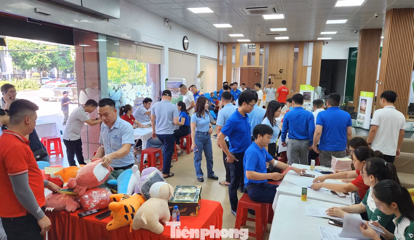 Được biết, đây là hoạt động thường niên có ý nghĩa nhân văn, được Đoàn Khối Doanh nghiệp tỉnh Nghệ An tổ chức để kịp thời bổ sung vào ngân hàng máu, nhằm khắc phục tình trạng khan hiếm máu cứu chữa cho bệnh nhân hiện nay.
