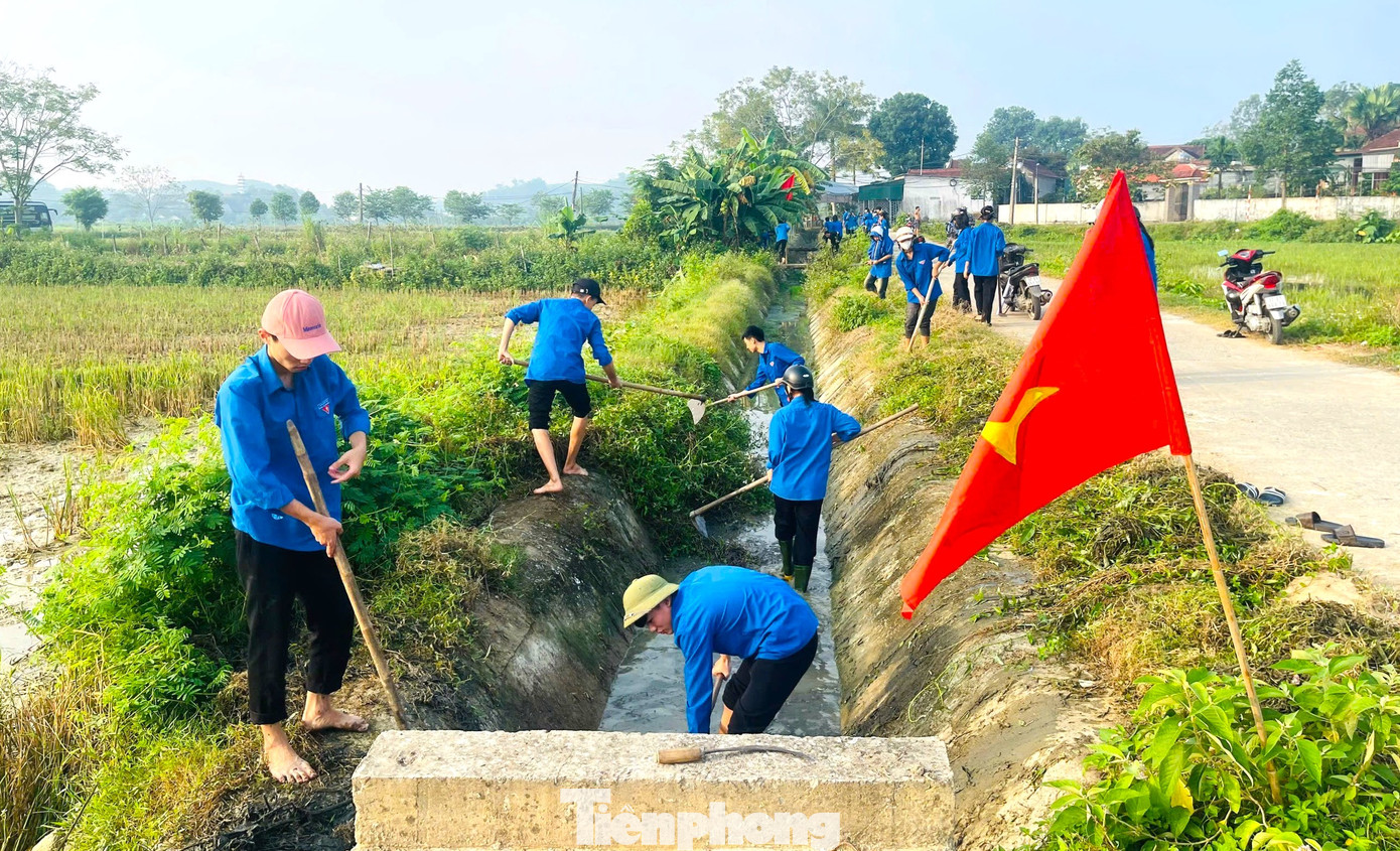 Trước đó, huyện Thanh Chương cũng đã phát động toàn dân ra quân làm thủy lợi. Theo kế hoạch, toàn huyện phấn đấu thực hiện được: Khối lượng nạo vét bùn, đất trên các mương giao thông: 30.000 m3. Nạo vét kênh tiêu thoát nước nội đồng: 32.000 m3. Đào đắp bờ vùng, bờ thửa, đường nội đồng: 11.000 m3. Đắp đất cấp phối, đổ bê tông đường giao thông nông thôn: 10.000 m3. Phát quang cây cỏ, bụi rậm,..: 110.000m2. Kiên cố hoá kênh mương: 6.000m. Tổng số ngày công tham gia: 40.000 ngày công. Kinh phí ước tính đạt trên 20 tỉ đồng.
