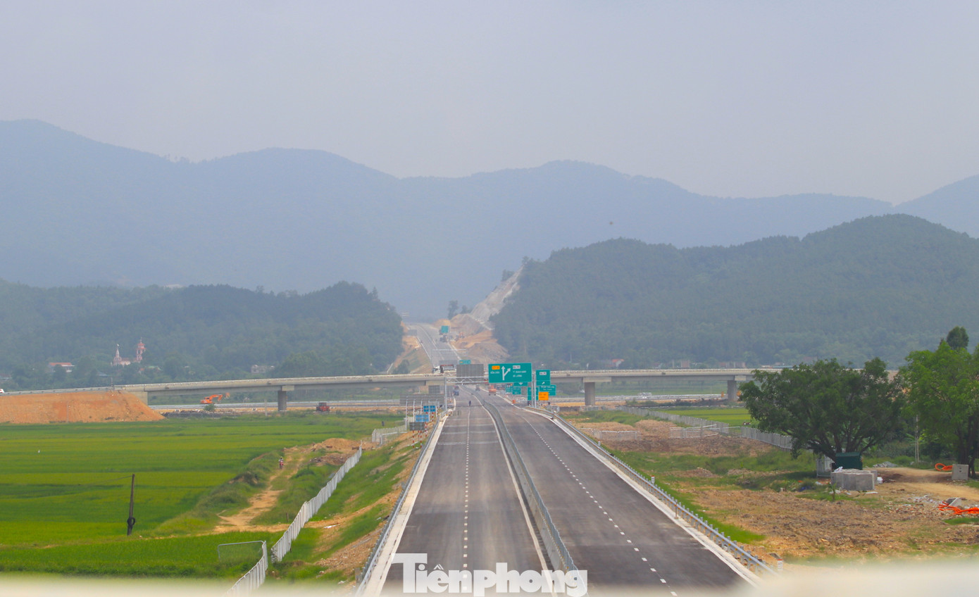 19km còn lại của đoạn cao tốc Diễn Châu - Bãi Vọt sẽ được thông xe sau do phải chờ thời gian xử lý nền đất yếu.