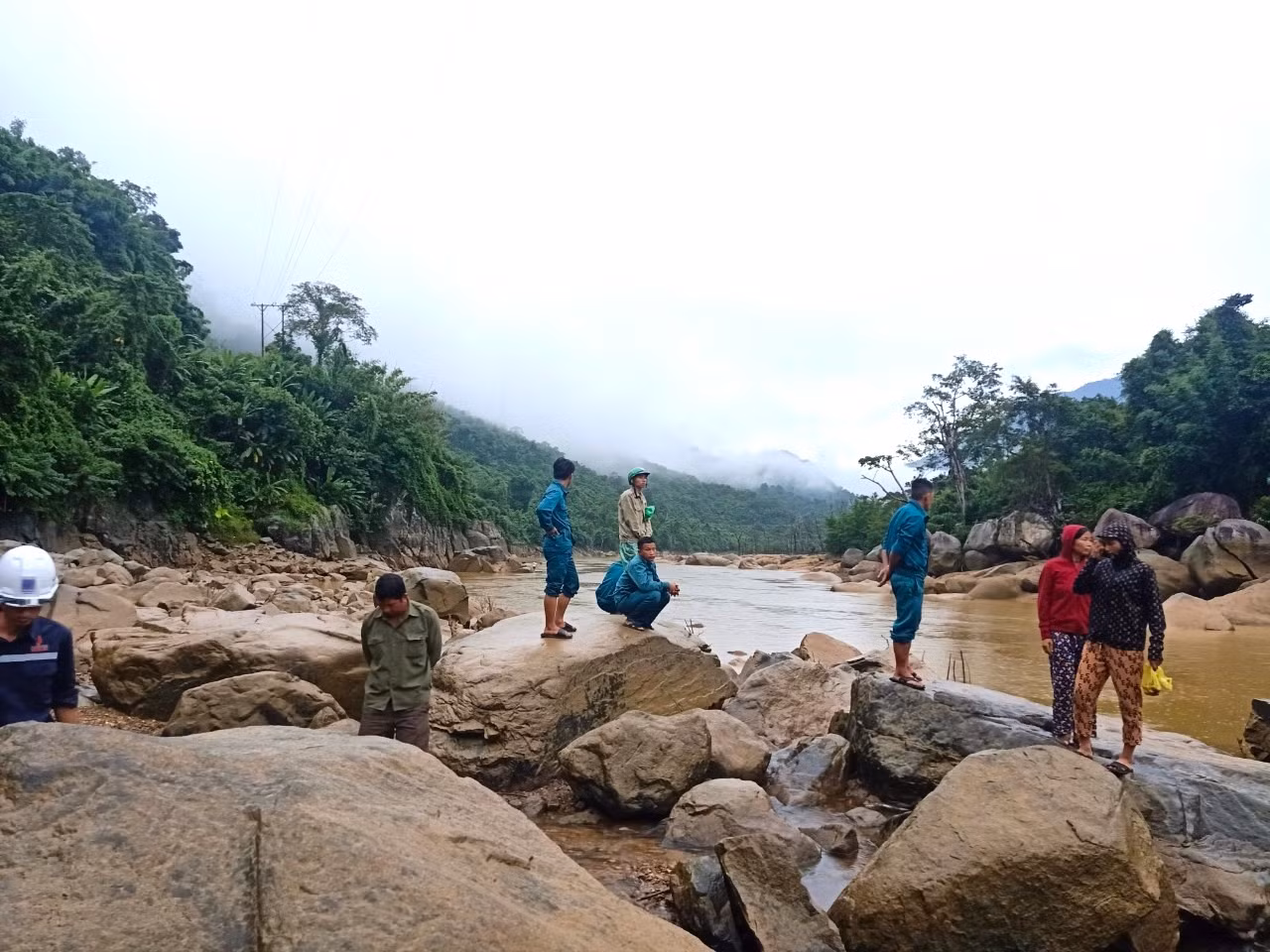 Hiện trường nơi anh Ph. đi qua sông và bị đuối nước thương tâm.