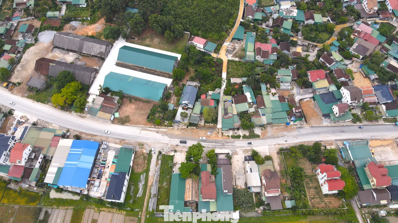 Do mặt bằng được địa phương bàn giao không liền mạch nên việc thi công dự án cũng "đứt đoạn".