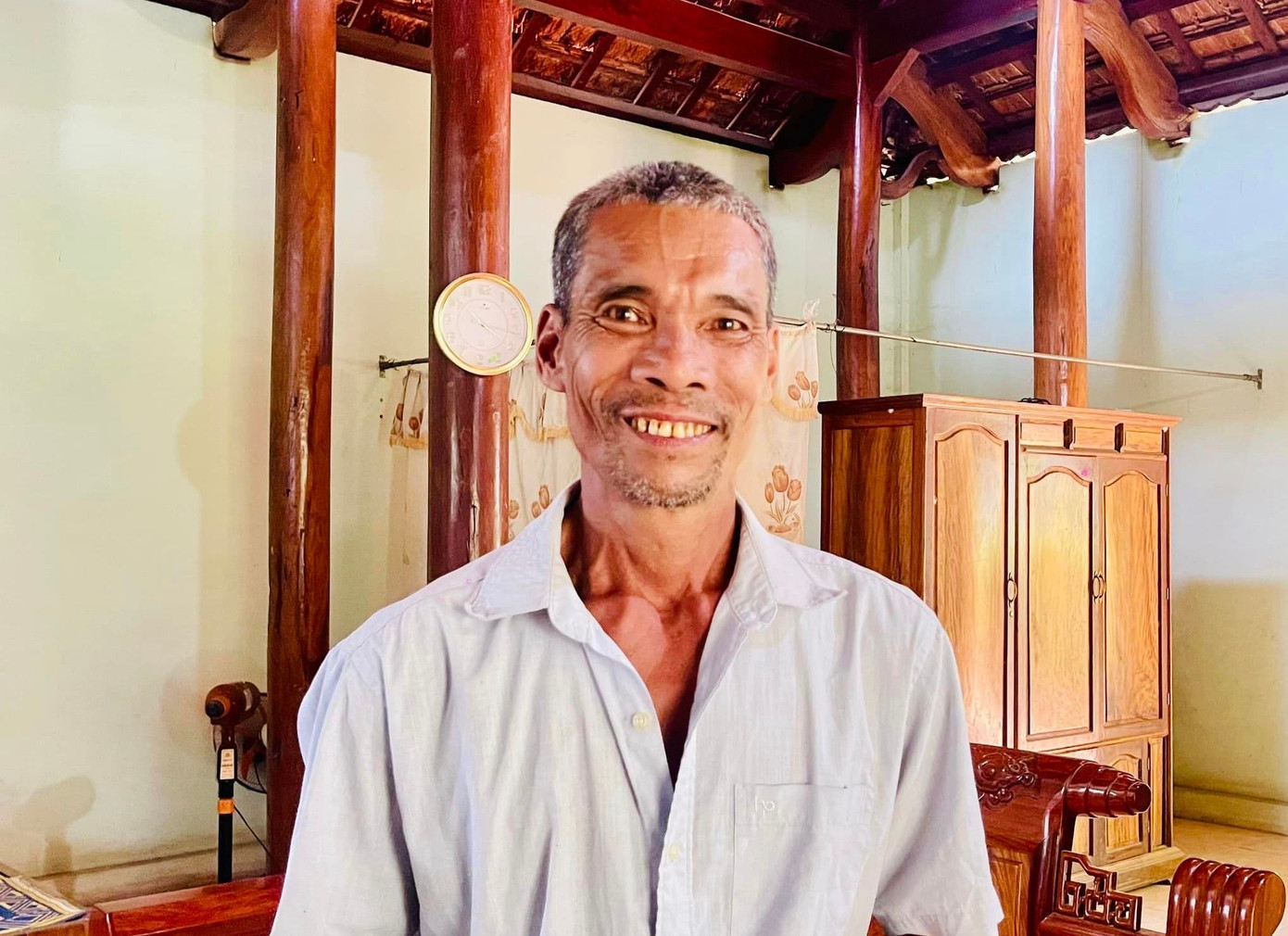 Ông Lô Văn Mạo bơi thuyền ra sông Lam cứu thành công 3 cháu học sinh bị đuối nước.