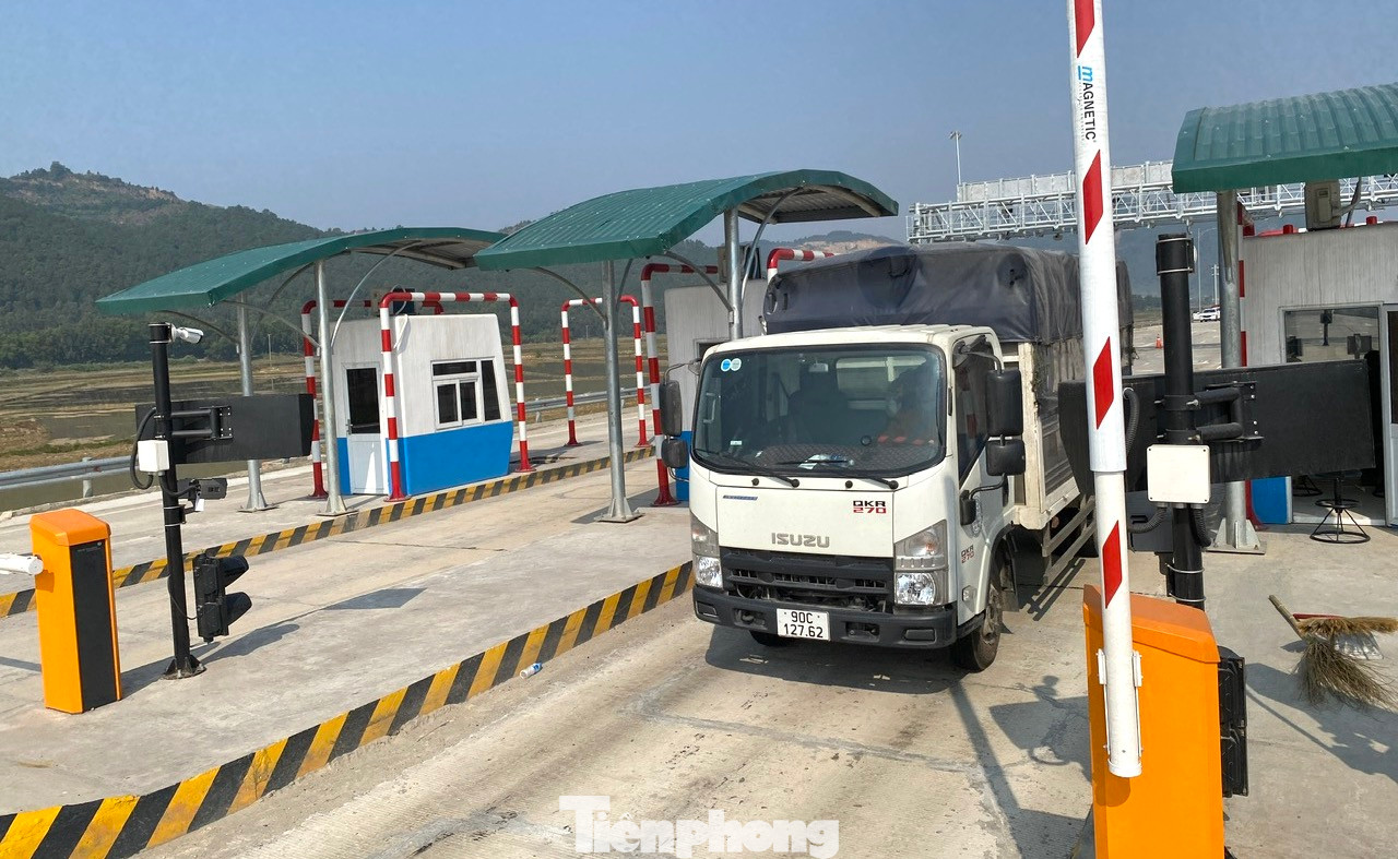 Sau khi đưa vào thu phí, lượng phương tiện vào ra cao tốc Diễn Châu - Bãi Vọt giảm 30%. Sau khi đưa vào thu phí, lượng phương tiện vào ra cao tốc Diễn Châu - Bãi Vọt giảm 30%.