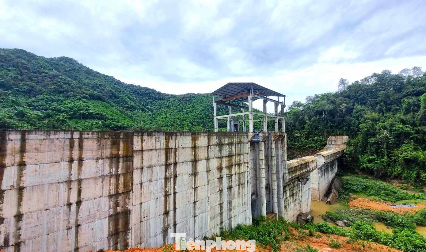 Dự án Thủy điện Suối Choang hơn 10 năm vẫn chỉ là khối bê tông bất động.