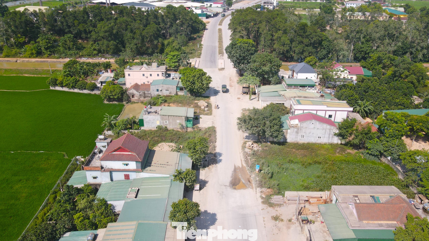 Ban Quản lý Dự án 4 (Bộ GTVT) cho biết, đơn vị này đã có báo cáo gửi UBND tỉnh Nghệ An và đề xuất tỉnh chỉ đạo các cơ quan chức năng, các địa phương phải bàn giao mặt bằng các đoạn còn vướng mắc chậm nhất trong tháng 7/2024. Đối với những hộ dân cản trở, chống đối, không đủ điều kiện để đền bù, đề nghị địa phương huyện tổ chức bảo vệ thi công chậm nhất trong tháng 7 năm nay.