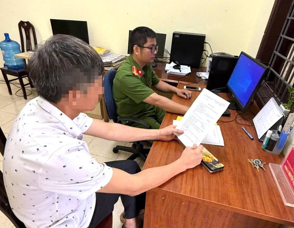 Công an thị trấn Cầu Giát làm việc với ông Q. vào ngày 15/5 vừa qua. Công an thị trấn Cầu Giát làm việc với ông Q. vào ngày 15/5 vừa qua.