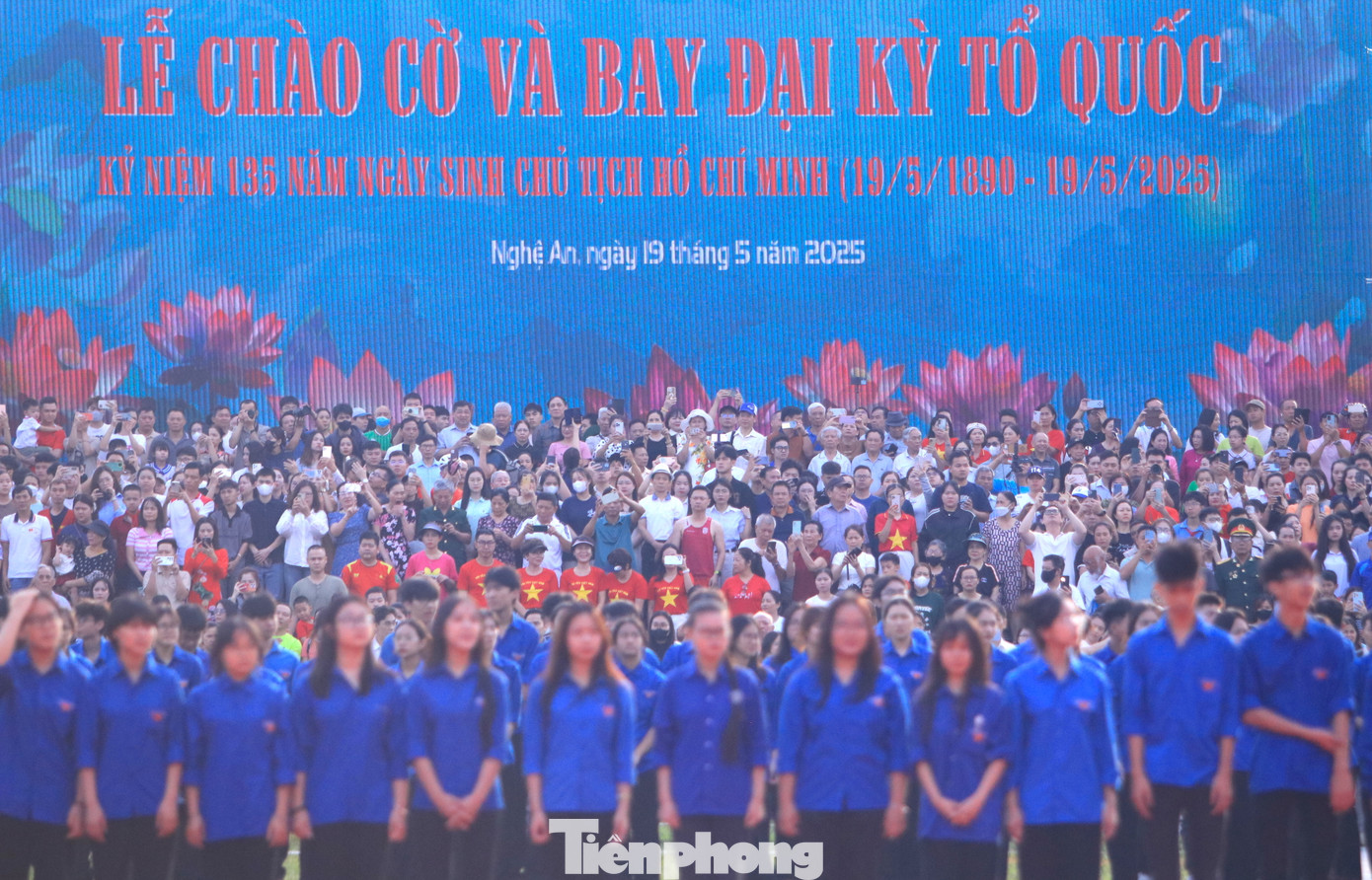 Và đông đảo bà con nhân dân, đoàn viên thanh niên tham dự.