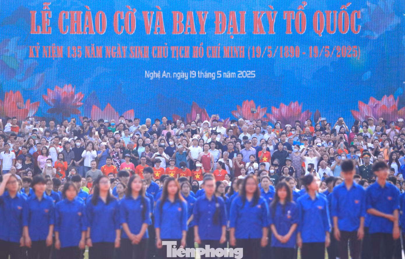 Và đông đảo bà con nhân dân, đoàn viên thanh niên tham dự. Và đông đảo bà con nhân dân, đoàn viên thanh niên tham dự.