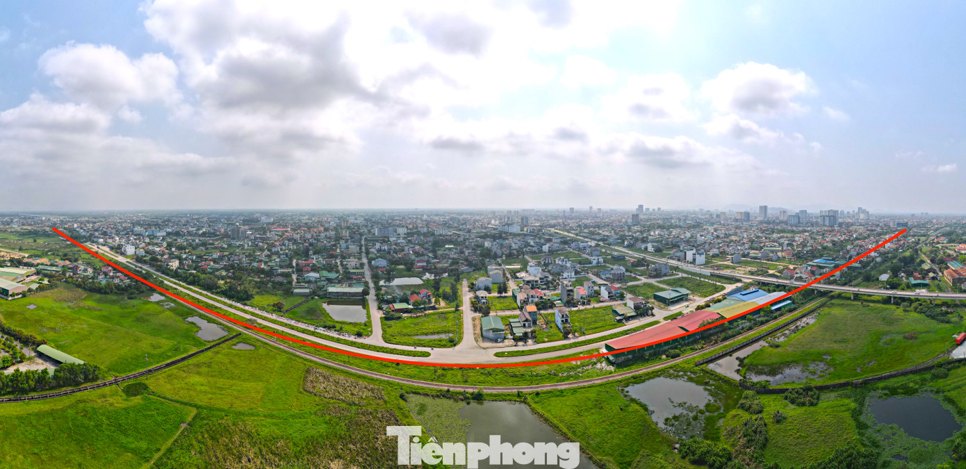 Tuyến đường Lê Ninh (phường Quán Bàu, thành phố Vinh, Nghệ An) được UBND tỉnh Nghệ An phê duyệt xây dựng vào năm 2002 với tổng mức đầu tư 23,5 tỷ đồng. Dự án có điểm đầu tại ngã 3 giao với đường Phan Bội Châu và Trường Chinh. Điểm cuối dự án giao với Quốc lộ 1A. Tuyến đường có chiều dài 2.957m, lòng đường rộng 21m.