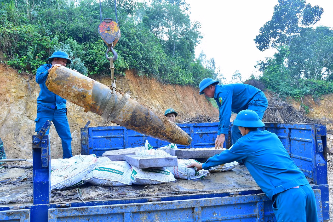 Quả bom được đưa đến Khe Luội (xóm 8, xã Thần Lĩnh, tỉnh Nghệ An) và tiến hành tiêu huỷ thành công, an toàn.