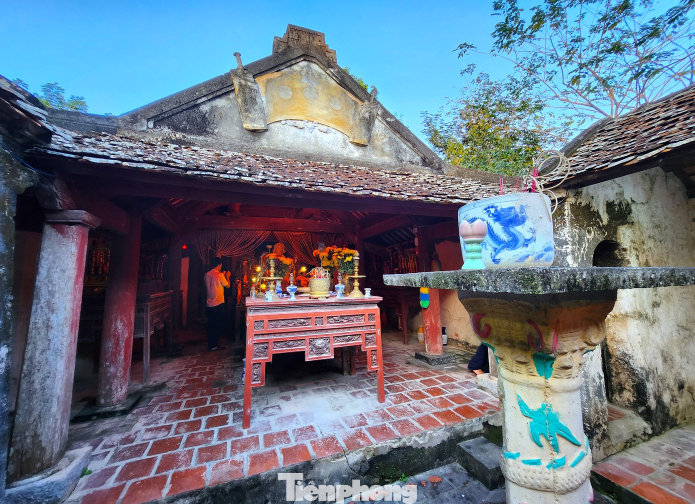 Trải qua hàng trăm năm, đền Cả vẫn giữ được nét đẹp độc đáo, cổ kính.