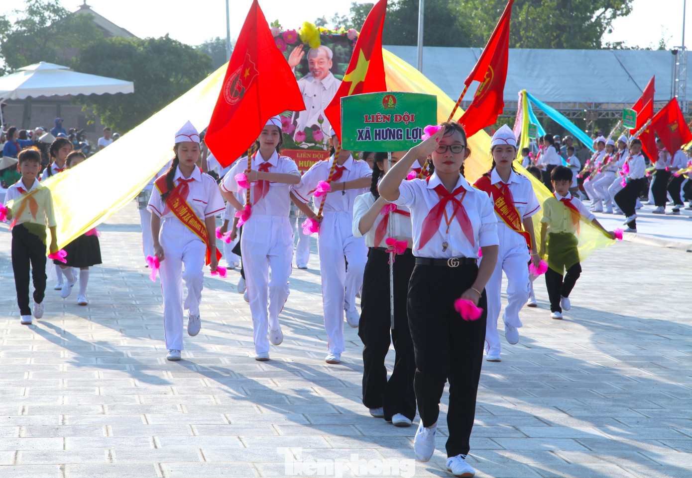 Nhiều tiết mục đặc sắc, ấn tượng do các em thiếu niên nhi đồng các xã biểu diễn.