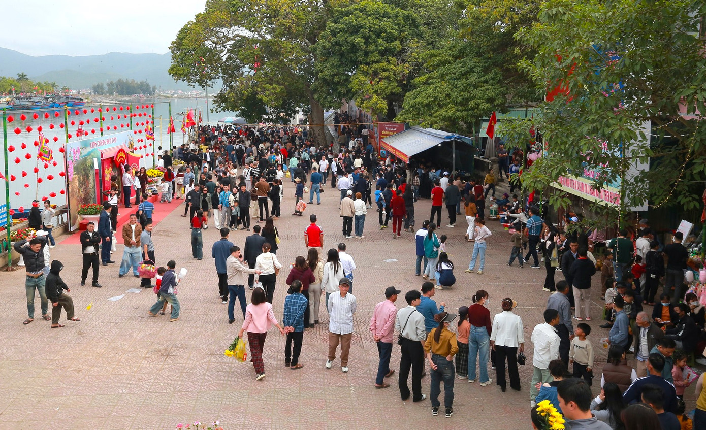 Năm 2025, lễ hội Đền Cờn được tổ chức từ ngày 16/2 đến 18/2 tức 19/1 đến 21/1 âm lịch.