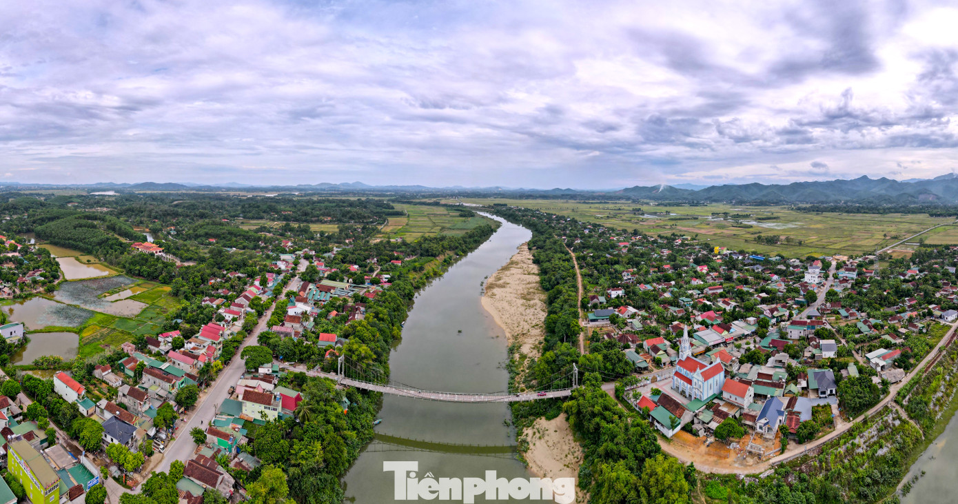 Cầu treo Sông Giăng hay còn gọi là cầu treo Chợ Chùa bắc qua sông Giăng nối liền 2 xã Thanh Liên và Phong Thịnh (huyện Thanh Chương, Nghệ An). Ngoài ra, đây còn là cây cầu quan trọng kết nối nhiều xã về trung tâm huyện Thanh Chương.