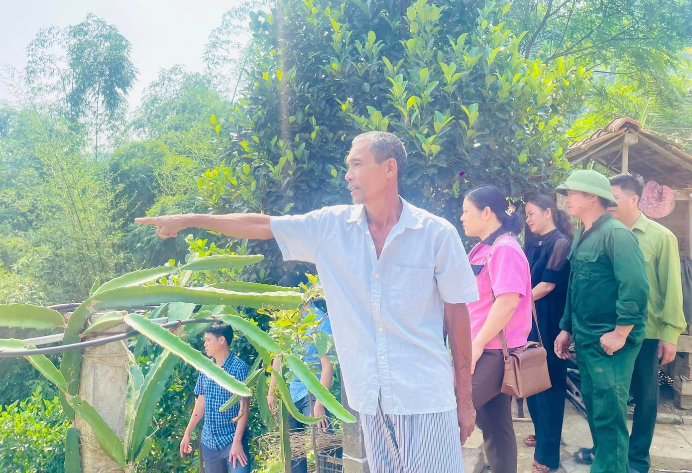 Hành động dũng cảm cứu 3 học sinh của ông Mạo được chính quyền địa phương và người dân cảm phục.