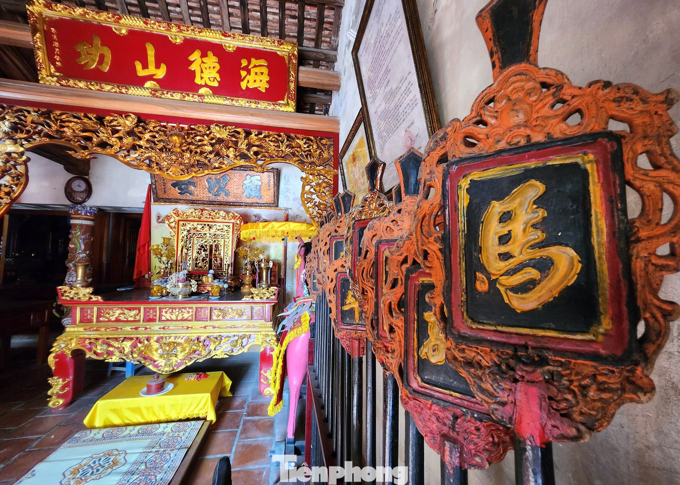 Qua các nhân vật được thờ và hiện vật, câu đối, đại tự, sắc phong, bài vị, đặc biệt là 13 đạo sắc gốc hết sức quý giá, là nguồn tài liệu gốc giúp hậu thế nghiên cứu về các giai đoạn lịch sử của làng Mai Bảng là minh chứng cho sự tồn tại lâu đời của đền, góp phần giáo dục truyền thống yêu nước cho thế hệ trẻ. Qua các nhân vật được thờ và hiện vật, câu đối, đại tự, sắc phong, bài vị, đặc biệt là 13 đạo sắc gốc hết sức quý giá, là nguồn tài liệu gốc giúp hậu thế nghiên cứu về các giai đoạn lịch sử của làng Mai Bảng là minh chứng cho sự tồn tại lâu đời của đền, góp phần giáo dục truyền thống yêu nước cho thế hệ trẻ.