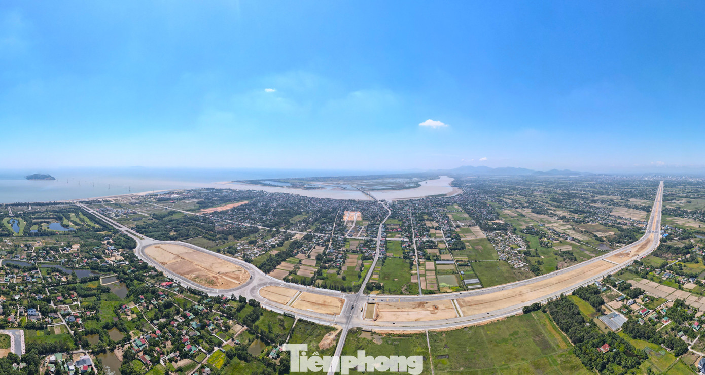 Dự án đại lộ Vinh - Cửa Lò dài 10,8km được UBND tỉnh Nghệ An phê duyệt năm 2010 với mức đầu tư 4.157 tỷ đồng từ ngân sách nhà nước. Điểm đầu dự án giao với đường Trương Vân Lĩnh (xã Nghi Phú, thành phố Vinh). Điểm cuối dự án giao với đường Bình Minh (thị xã Cửa Lò, Nghệ An).