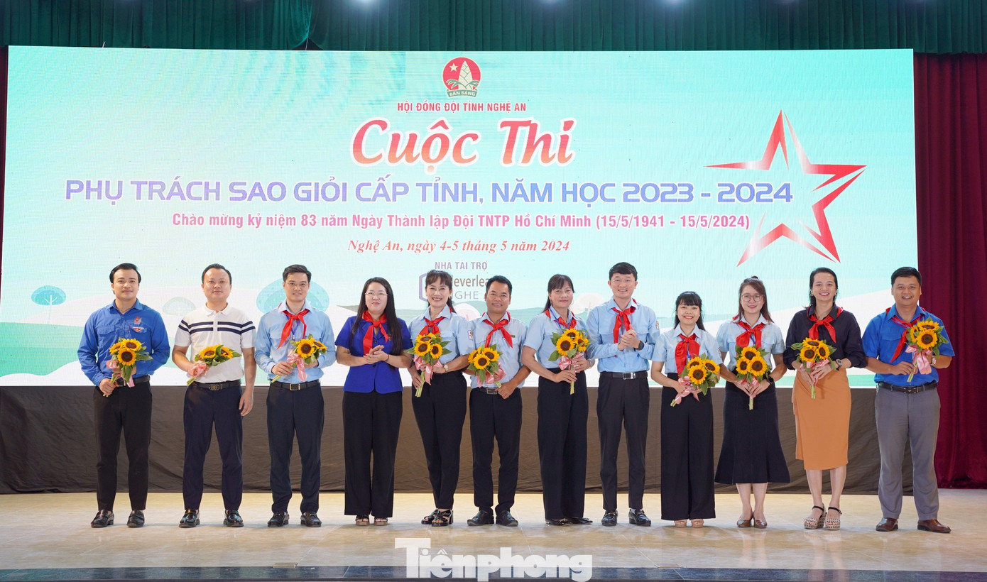 Thường trực Tỉnh Đoàn cùng Ban Giám khảo cuộc thi "Phụ trách sao giỏi cấp tỉnh". Thường trực Tỉnh Đoàn cùng Ban Giám khảo cuộc thi "Phụ trách sao giỏi cấp tỉnh".
